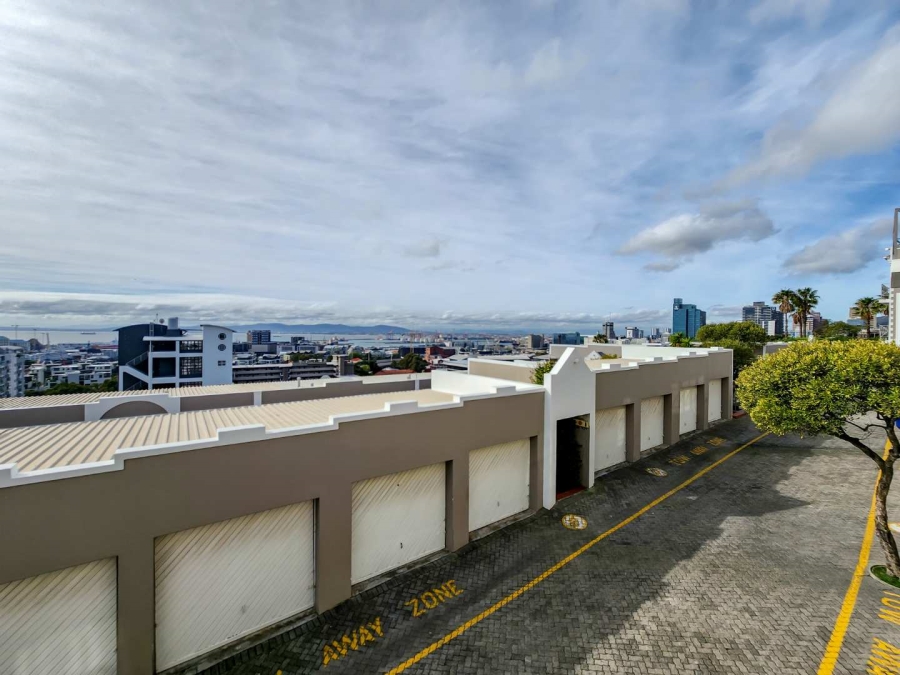 To Let 2 Bedroom Property for Rent in Green Point Western Cape